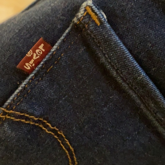 Levi’s Midrise Skinny w/spandex Short - Picture 6 of 6